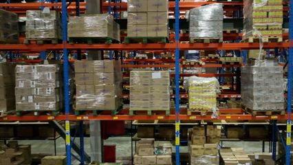 跨境電商“加速跑” 直擊上海港進(jìn)出口商品中轉(zhuǎn)倉(cāng)，透視貿(mào)易新脈動(dòng)